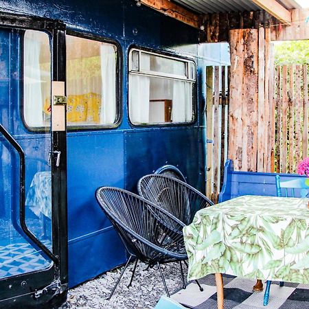 Double Decker Bus At Valentia Island Escape 호텔 Chapeltown 외부 사진