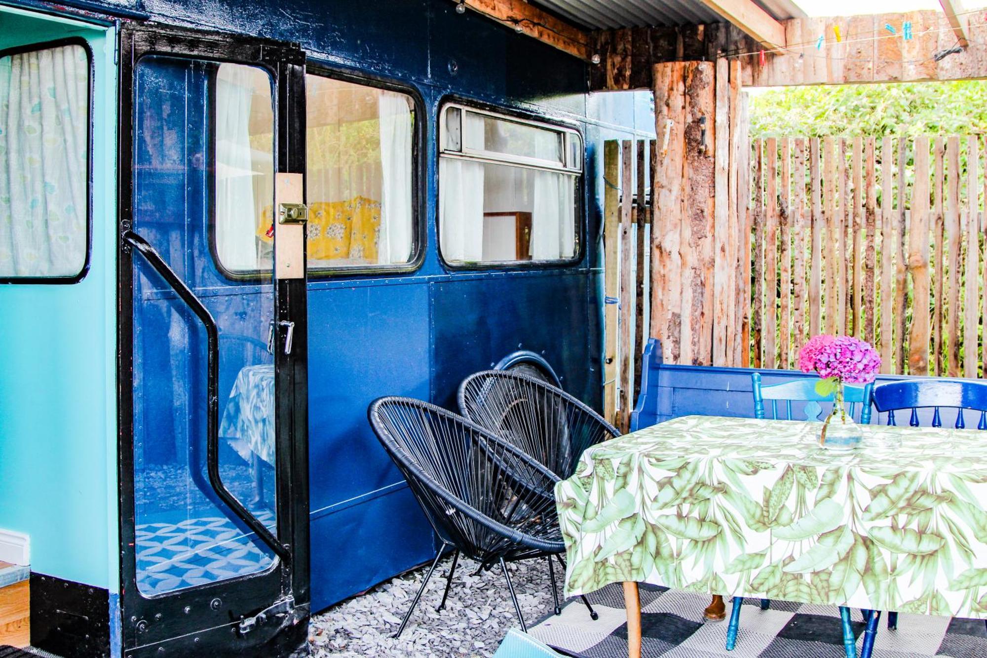 Double Decker Bus At Valentia Island Escape 호텔 Chapeltown 외부 사진