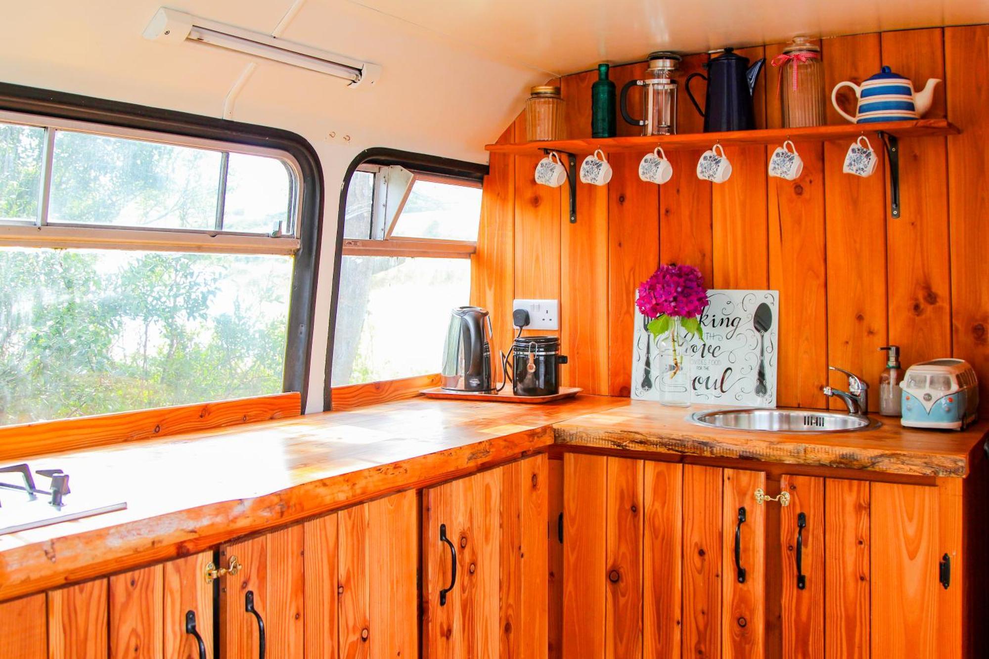 Double Decker Bus At Valentia Island Escape 호텔 Chapeltown 외부 사진